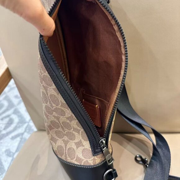 COACH Dominic Men's Chest Bag, size 18.5 x 37 x 6 cm - Picture 8 of 8